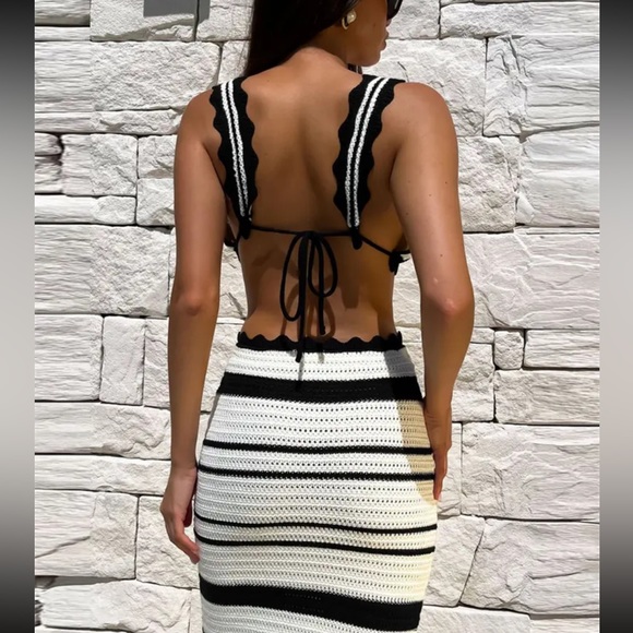 🎉Turn heads in this sexy striped two-piece set designed for summer fun! - Picture 1 of 5
